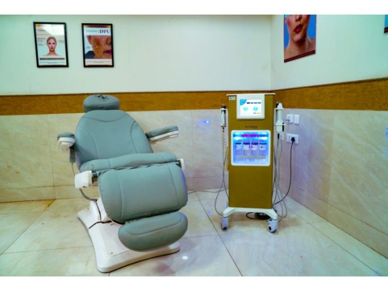 Dermatolog : Consultation Room