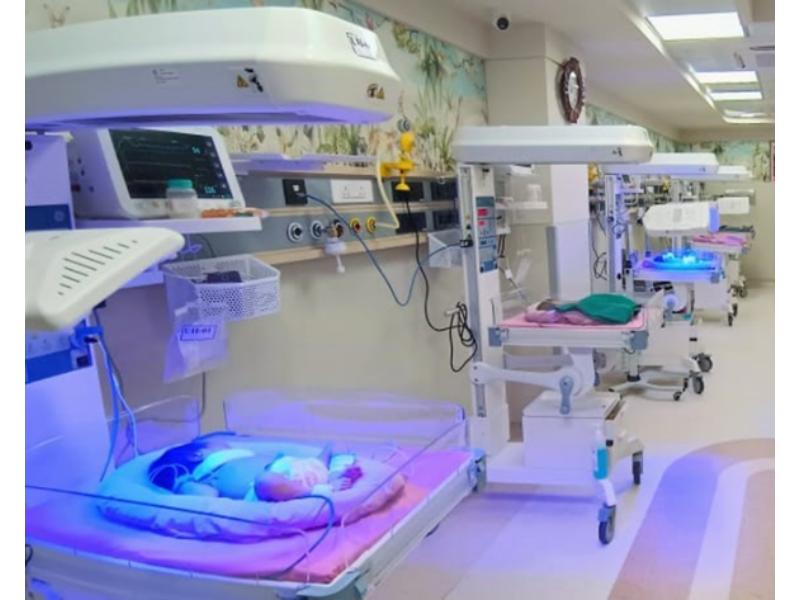 Servo controlled warmers with phototherapy
