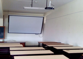 Demonstrator room with LCD projectors